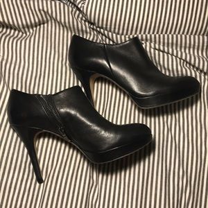 Vince Camuto Elvin booties size 8 (38)